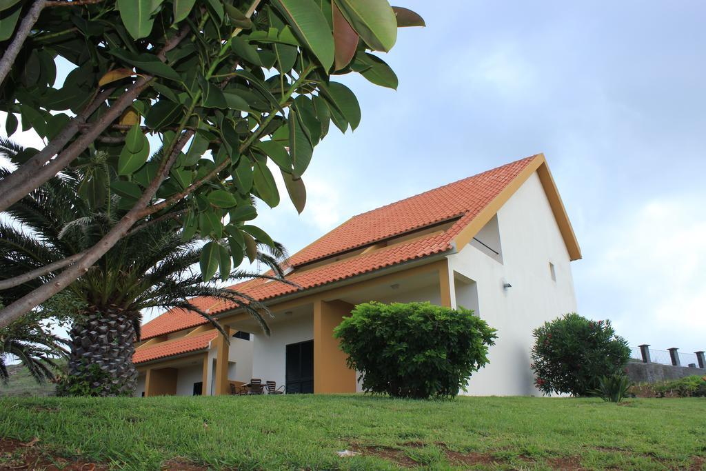Residencial Farol Bed and Breakfast Ponta do Pargo Eksteriør billede