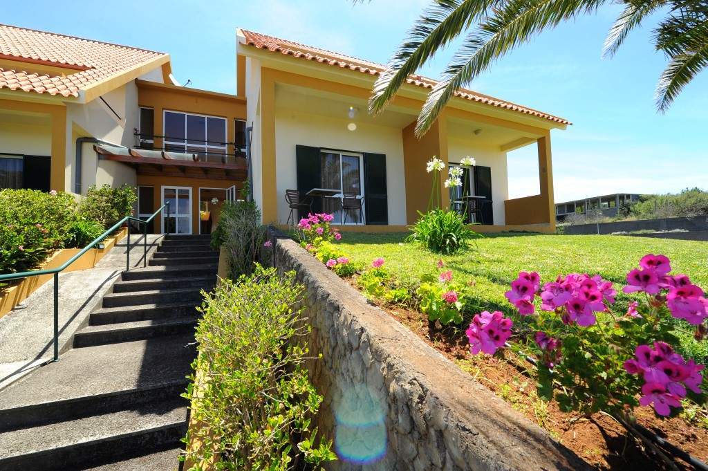 Residencial Farol Bed and Breakfast Ponta do Pargo Eksteriør billede
