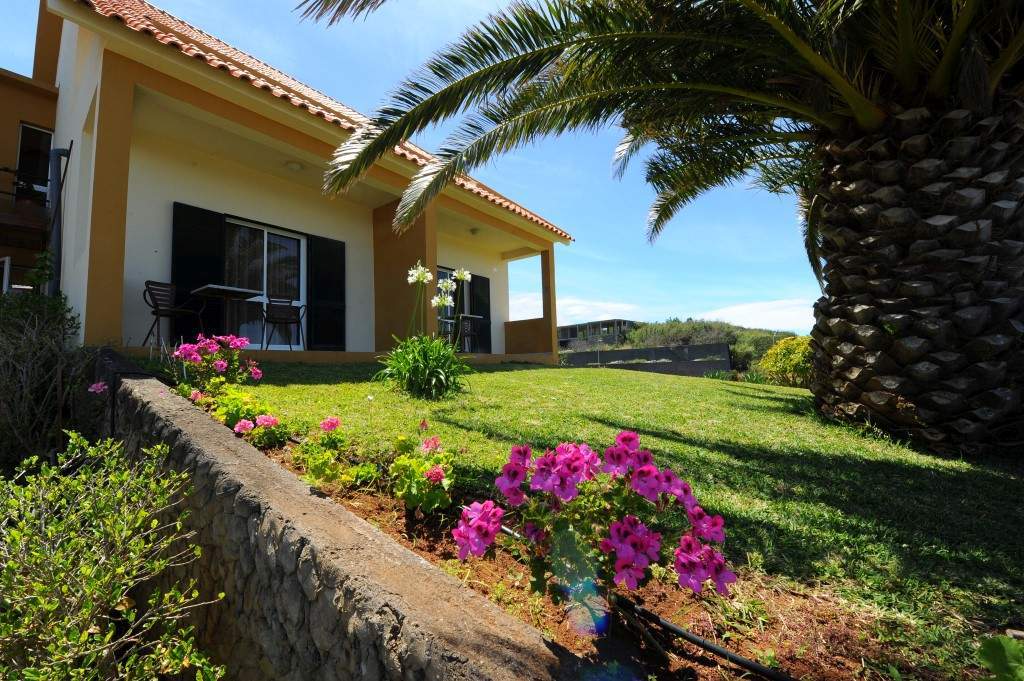 Residencial Farol Bed and Breakfast Ponta do Pargo Eksteriør billede